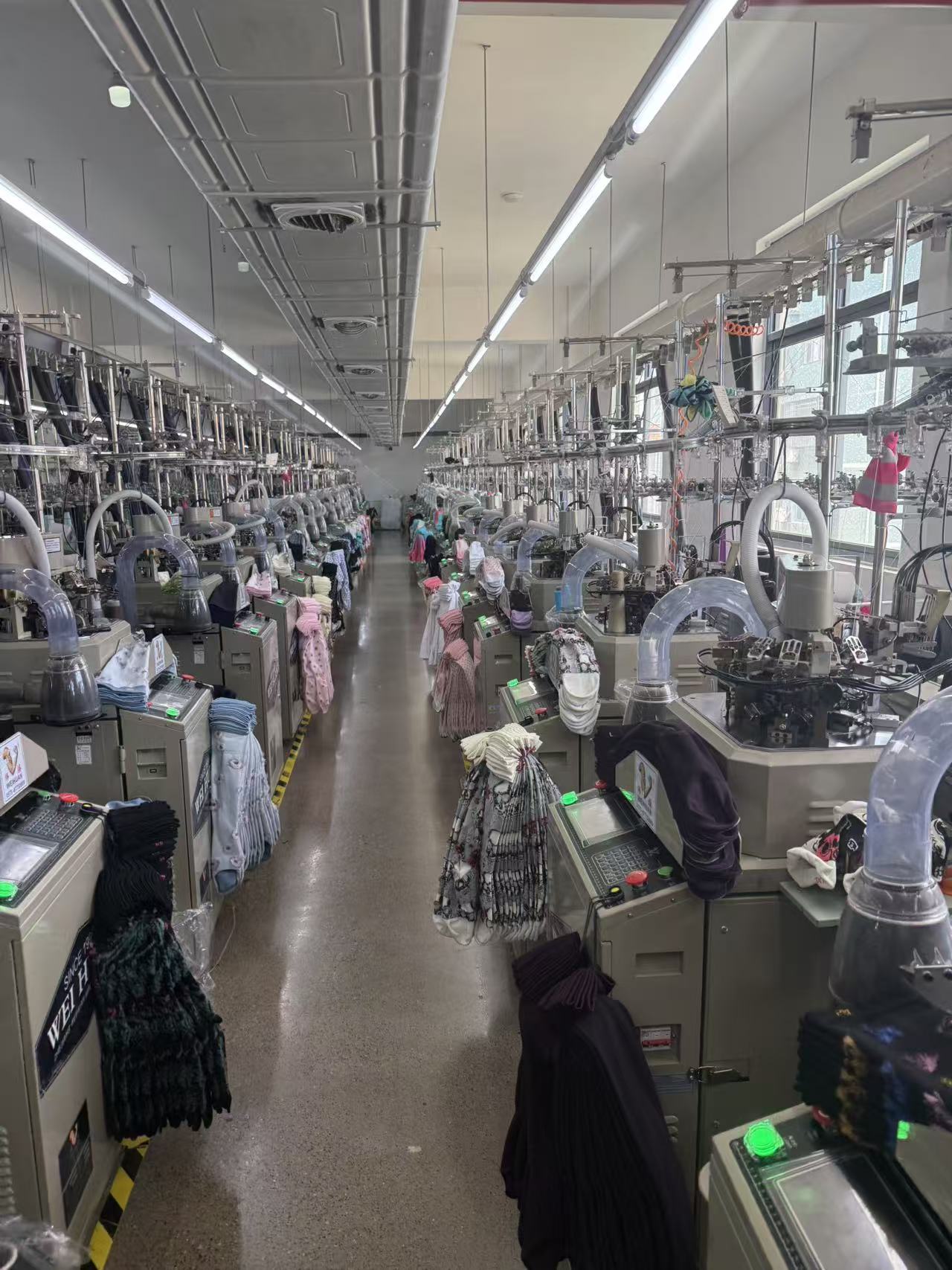 Compression socks knitting workshop with production machines